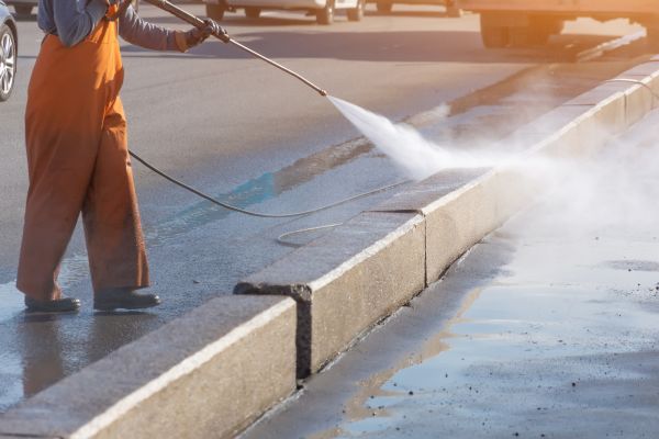 Commercial Concrete Cleaning in Ventura