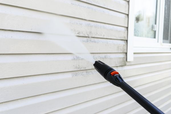 Siding Power Washing in Ventura