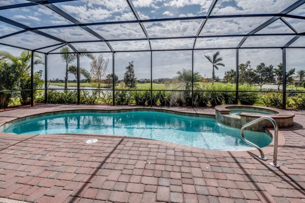 Pool Enclosure Cleaning in Ventura