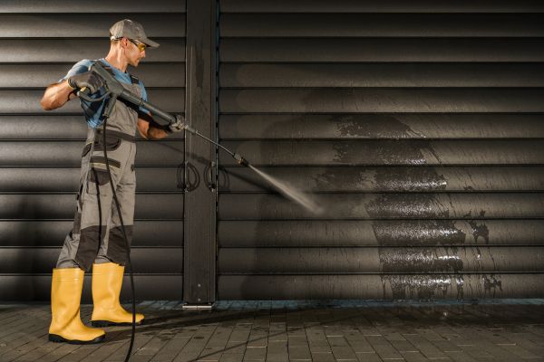 Garage Pressure Washing in Ventura