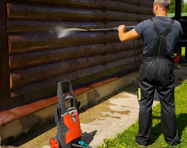 Log Home Pressure Washing in Ventura