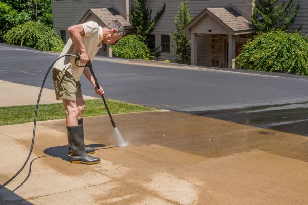 Concrete Pressure Cleaning in Ventura