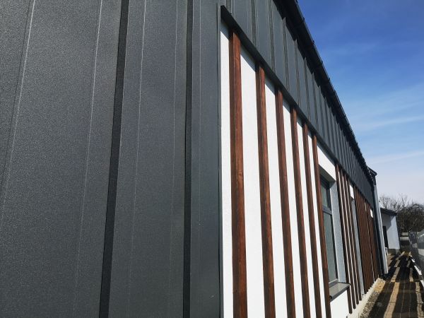 Aluminum Siding Power Washing in Ventura