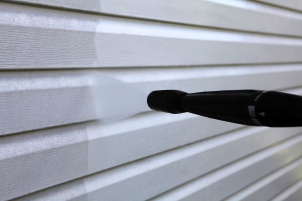 Condo Siding Power Washing in Ventura
