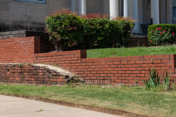 Retaining Wall Cleaning in Ventura