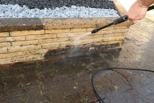Retaining Wall Power Washing in Ventura