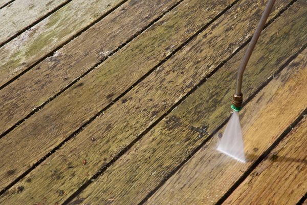 Deck Mold Removal in Ventura
